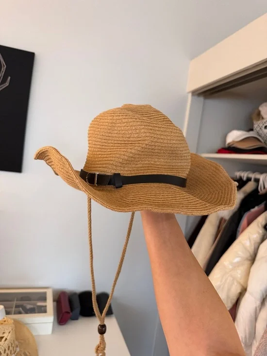 Hat - Picture 1 of 2